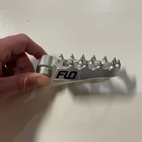 Yamaha Lowering Pegs by Flo