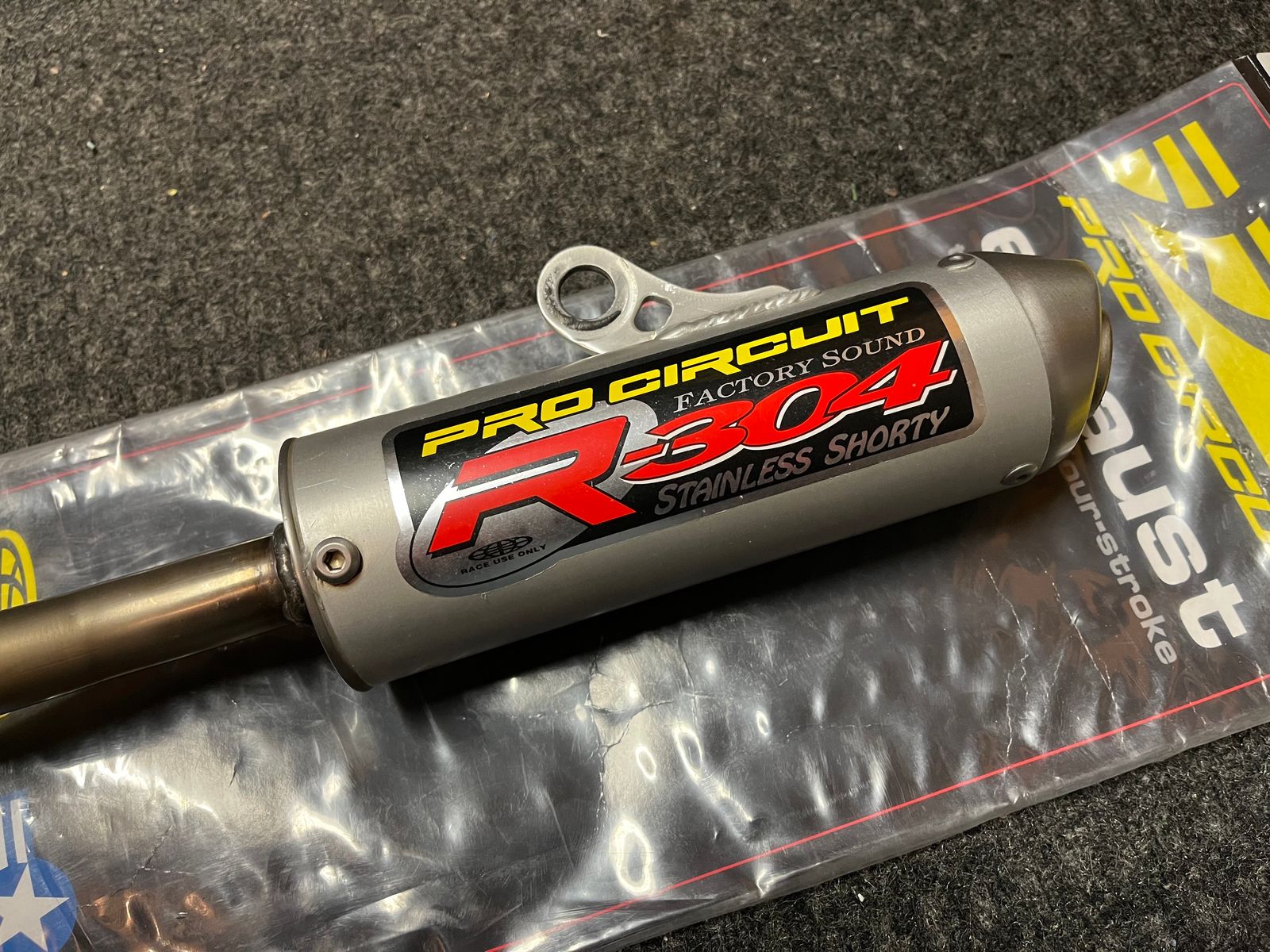 Pro circuit R-304 Shorty Silencer