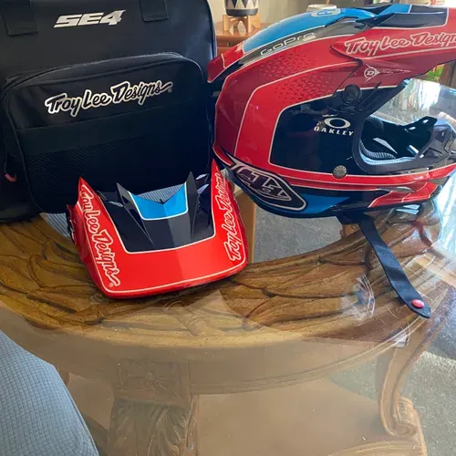 SE4 TLD Helmet