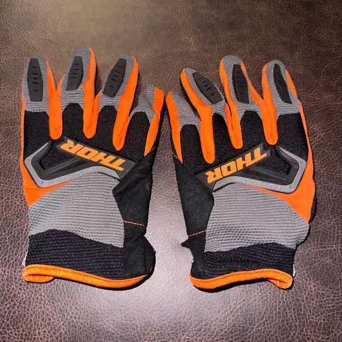Thor Riding Gloves, Large Size, Like New-only Used One Ride Great Condition 