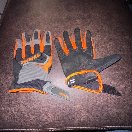 Thor Riding Gloves, Large Size, Like New-only Used One Ride Great Condition 