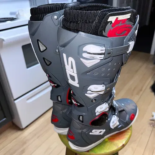Sidi Crossfire 2  Srs Boots $200 Excellent  Condition Only Used 3 Times  