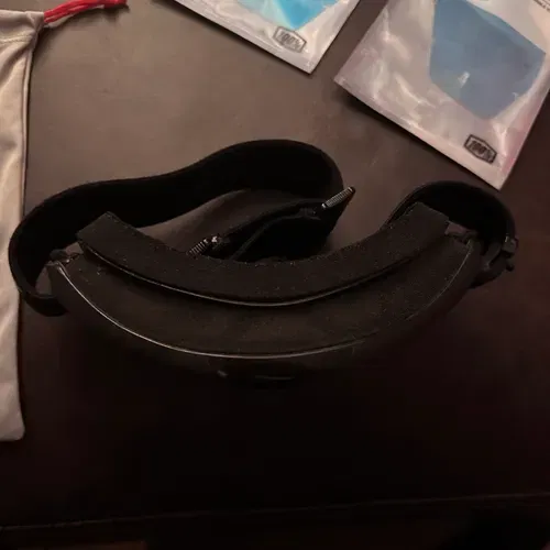 Strata Goggles By 100 (Percent) Used Once For 3 Hrs. Mint Cond W/extra Lenses