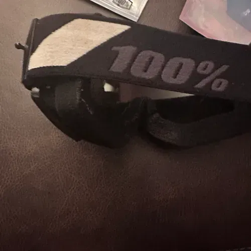 Strata Goggles By 100 (Percent) Used Once For 3 Hrs. Mint Cond W/extra Lenses