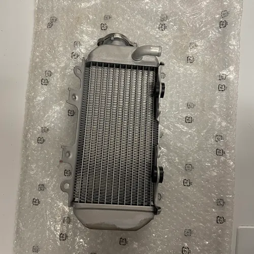 Honda CRF150R Right Radiator With New Oem Guard