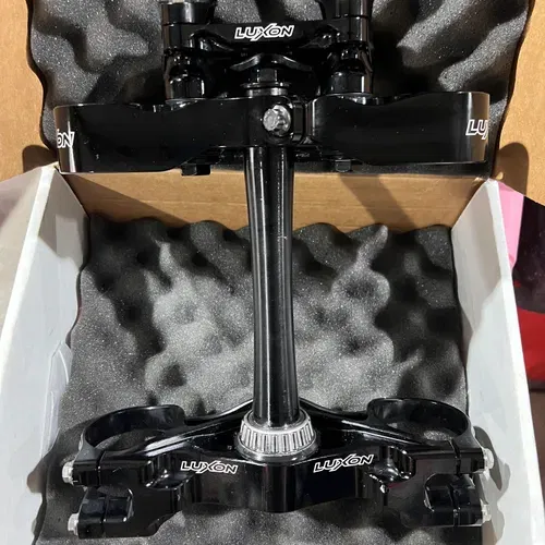 Luxxon Triple Clamps KYB