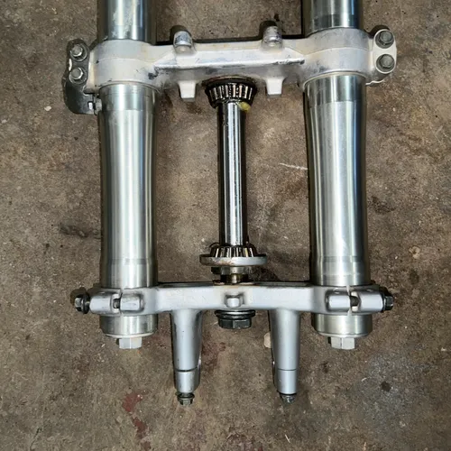 96-18 yz80 Yz85 front fork / triple trees