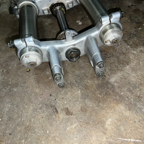 96-18 yz80 Yz85 front fork / triple trees