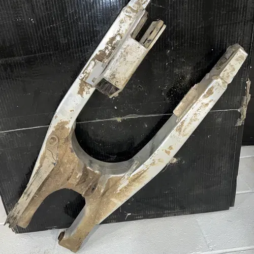 2004 Crf250 Swingarm Assembly 