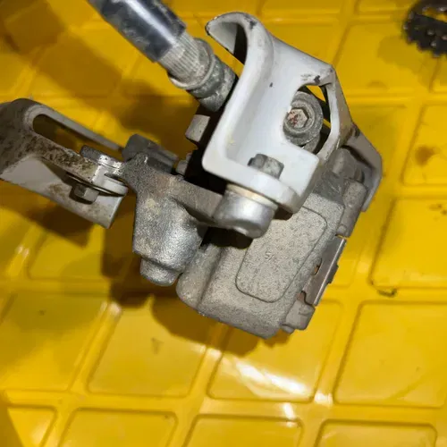 07-09 Yz250f Yz450f Rear Brake Caliper / Bracket 