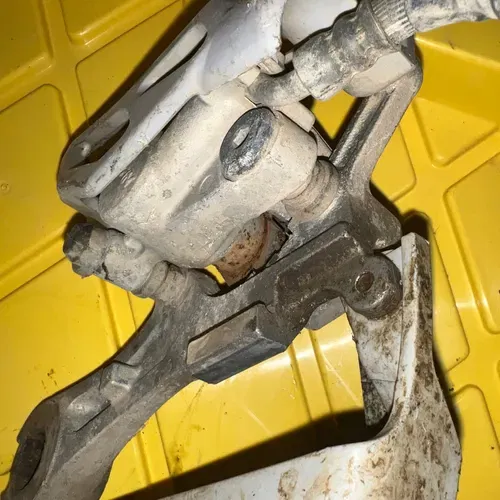 07-09 Yz250f Yz450f Rear Brake Caliper / Bracket 