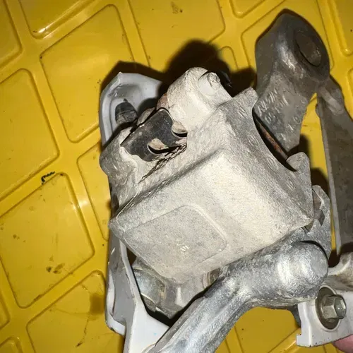 07-09 Yz250f Yz450f Rear Brake Caliper / Bracket 