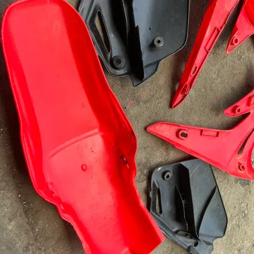 03-07 Cr85r Cr85rb plastics