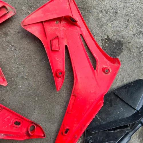 03-07 Cr85r Cr85rb plastics