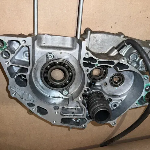Crf250r left crankcase cover top