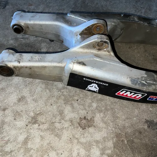 13-17 Crf250r Swing Arm Assembly 