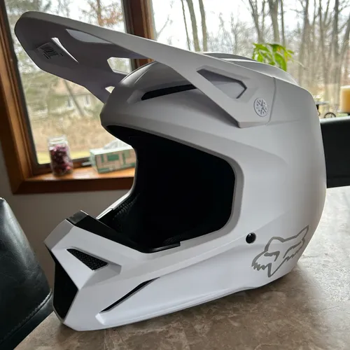 2022 Fox V1 Helmet With MIPS 