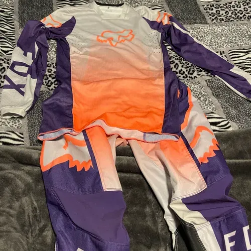 Fox 180 Womens Gear