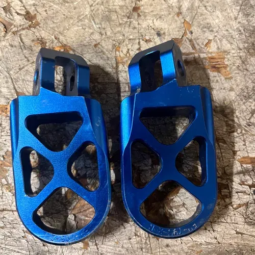 Flo Footpegs