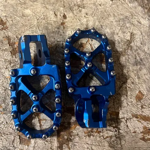 Flo Footpegs
