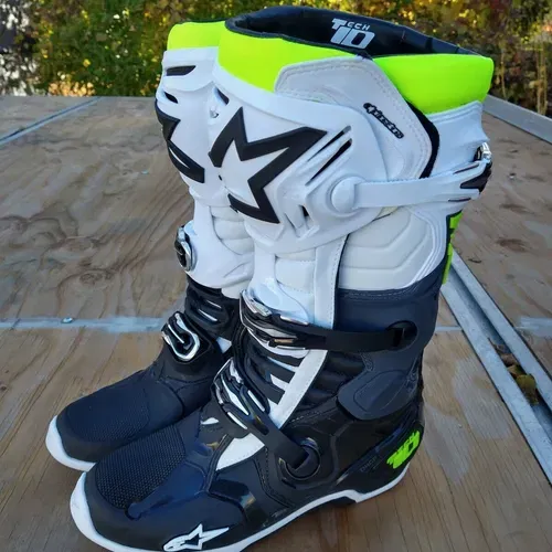 ALPINESTARS TECH 10 BOOTS SIZE 10