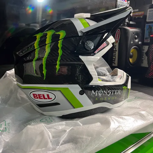 Monster Energy Bell Moto 10 Helmet - Size L