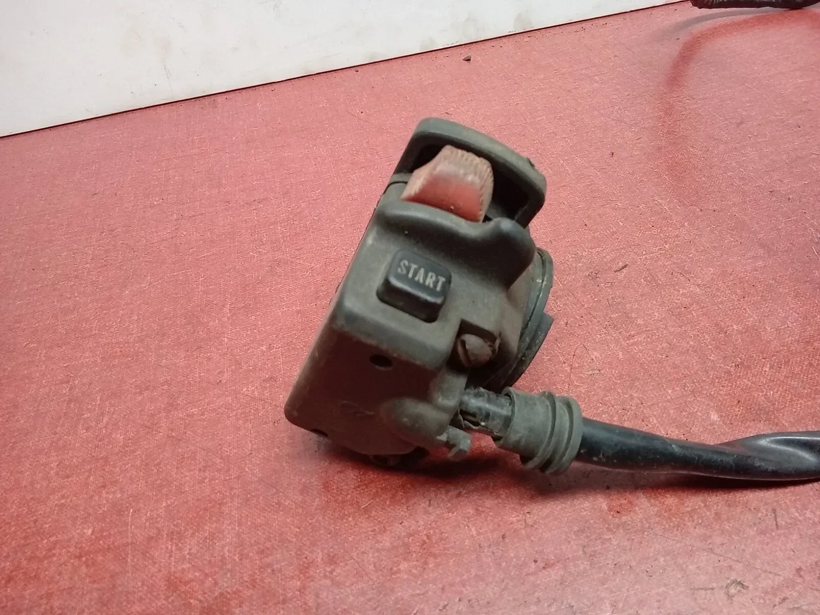 1988 88 SUZUKI QUADRUNNER 250 4X4 LT250 LEFT HANDLEBAR SWITCH ON OFF LIGHTS