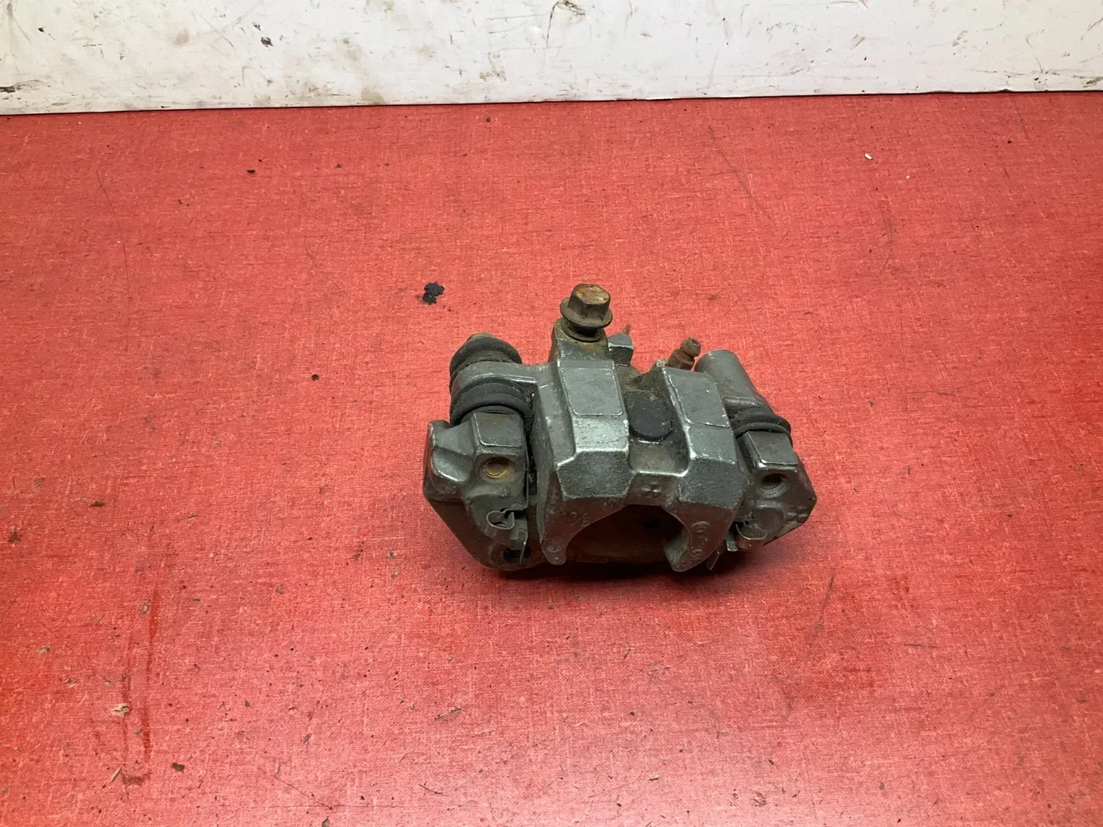 1986 86 YAMAHA TT 225 TT225 FRONT BRAKE CALIPER