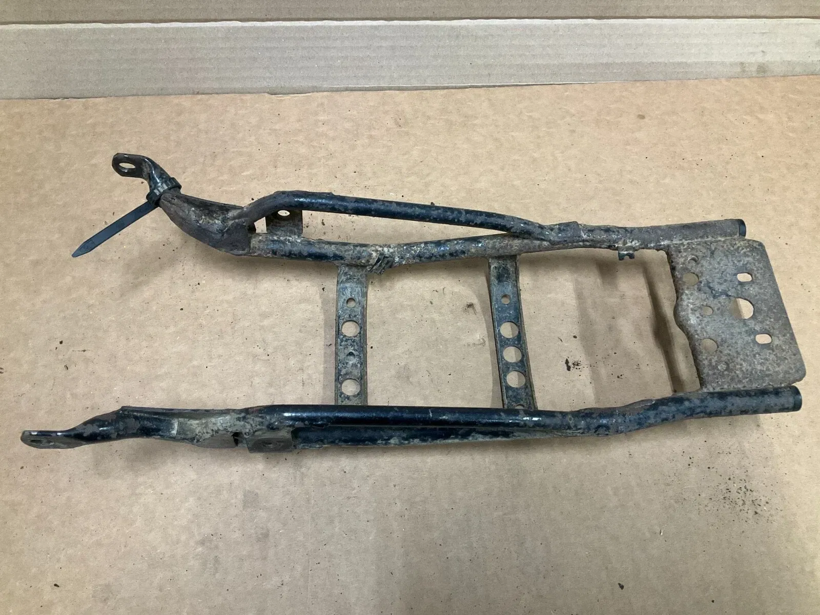 1986 86 SUZUKI DR125 DR 125 REAR SUB FRAME FENDER MOUNT