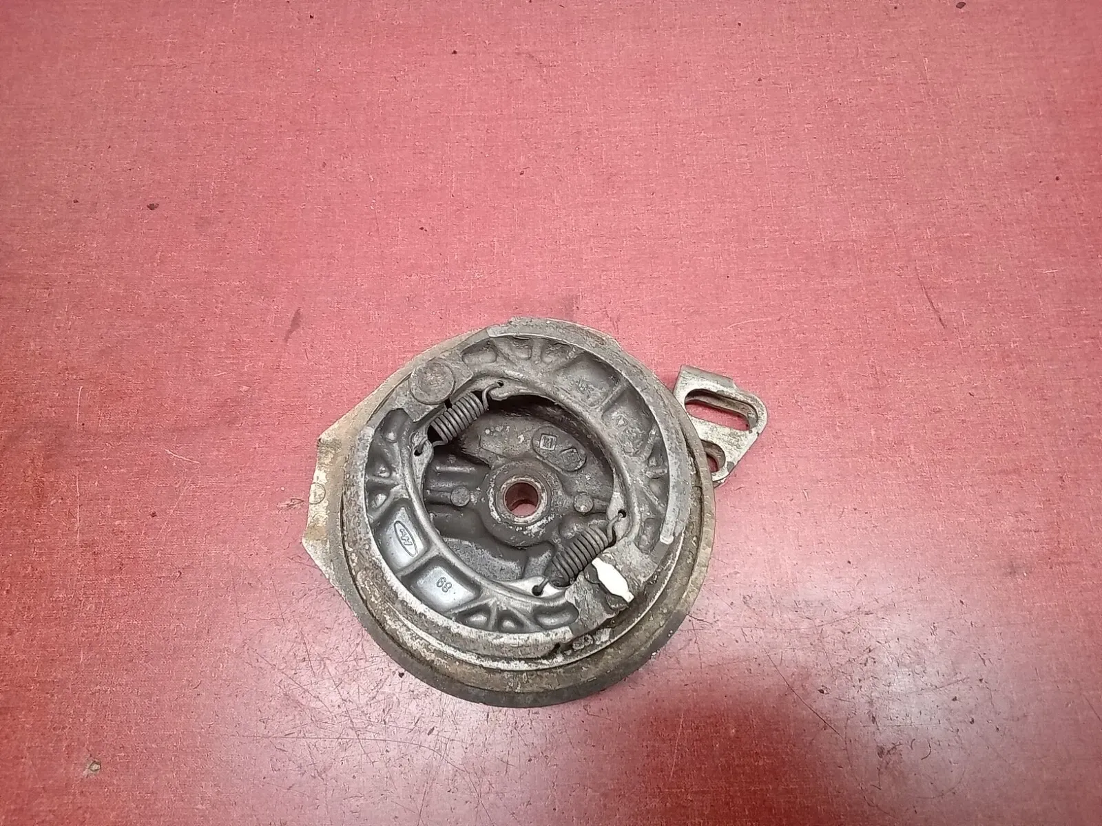 1991 91 HONDA CUB EZ 90 REAR BRAKE HUB BACKING PLATE BRAKES ASSEMBLY