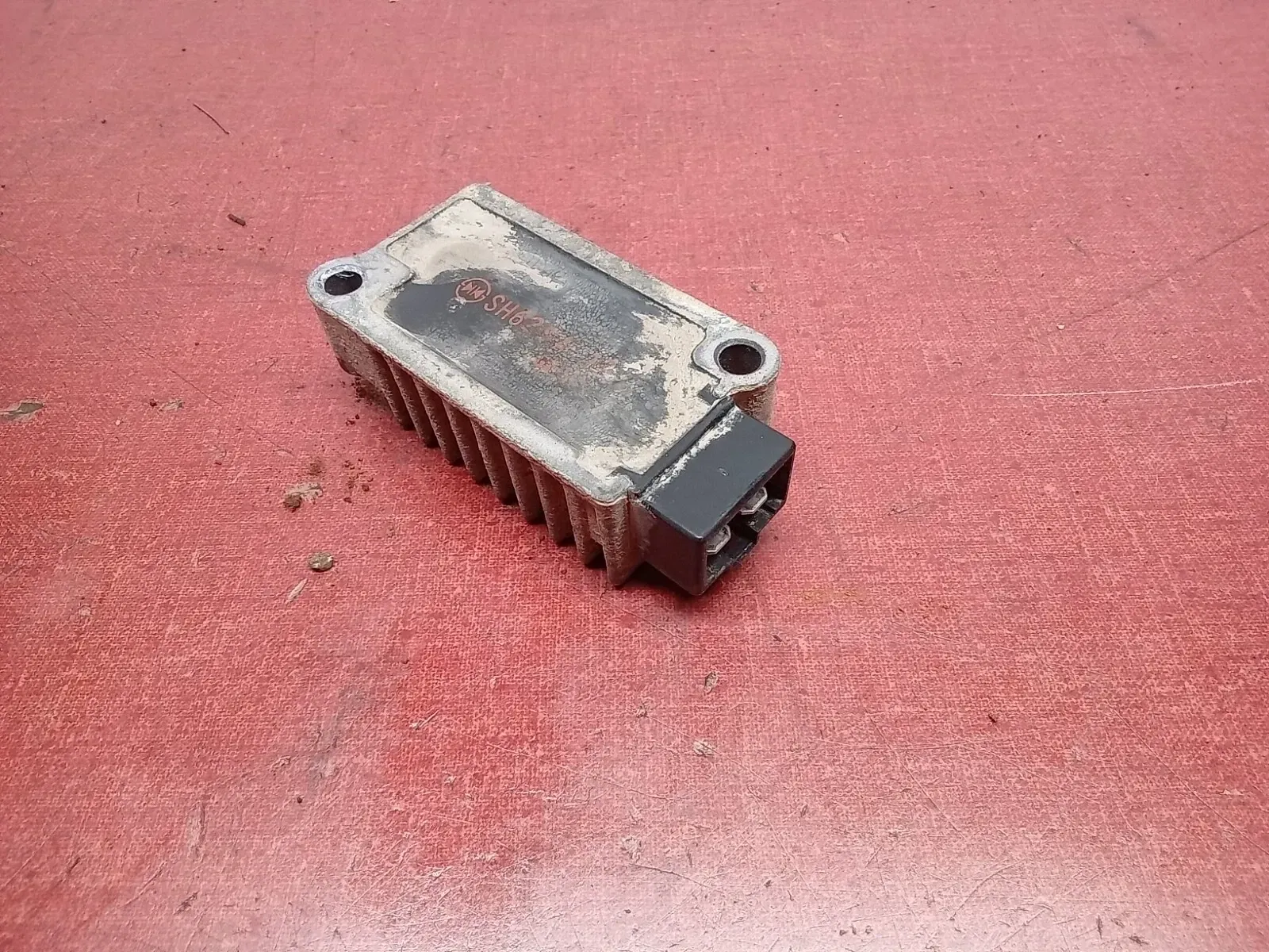 2002 02 YAMAHA TTR 225 TTR225 VOLTAGE REGULATOR RECTIFIER