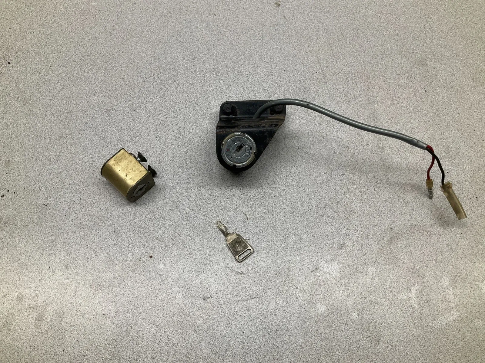 1970 70 HONDA CB100 CB 100 IGNITION SWITCH & STEERING LOCK W/ KEY