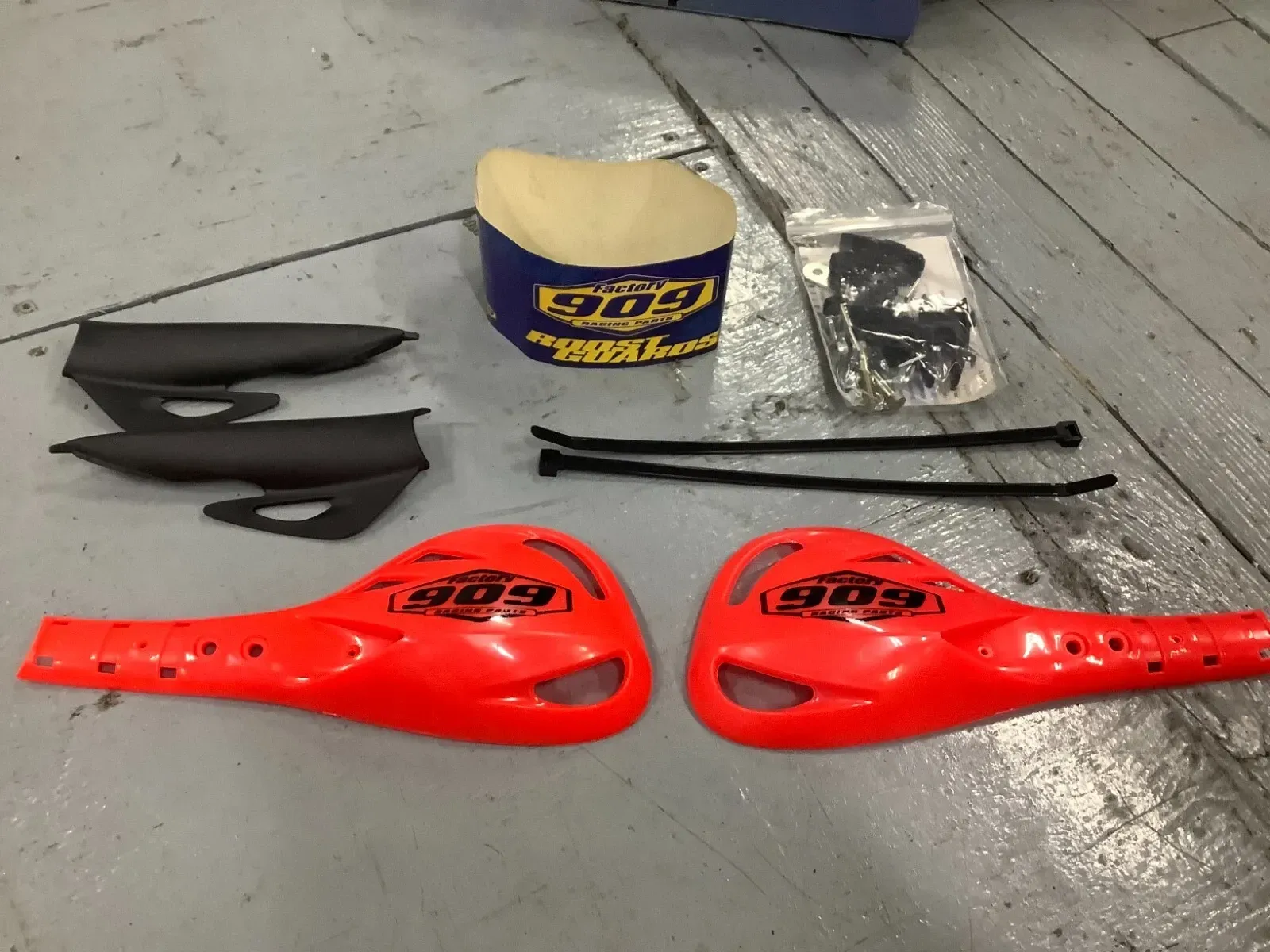 909 DIRTBIKE HAND GUARDS / DEFLECTORS RED FOR HONDA CR 125 250 500 090347