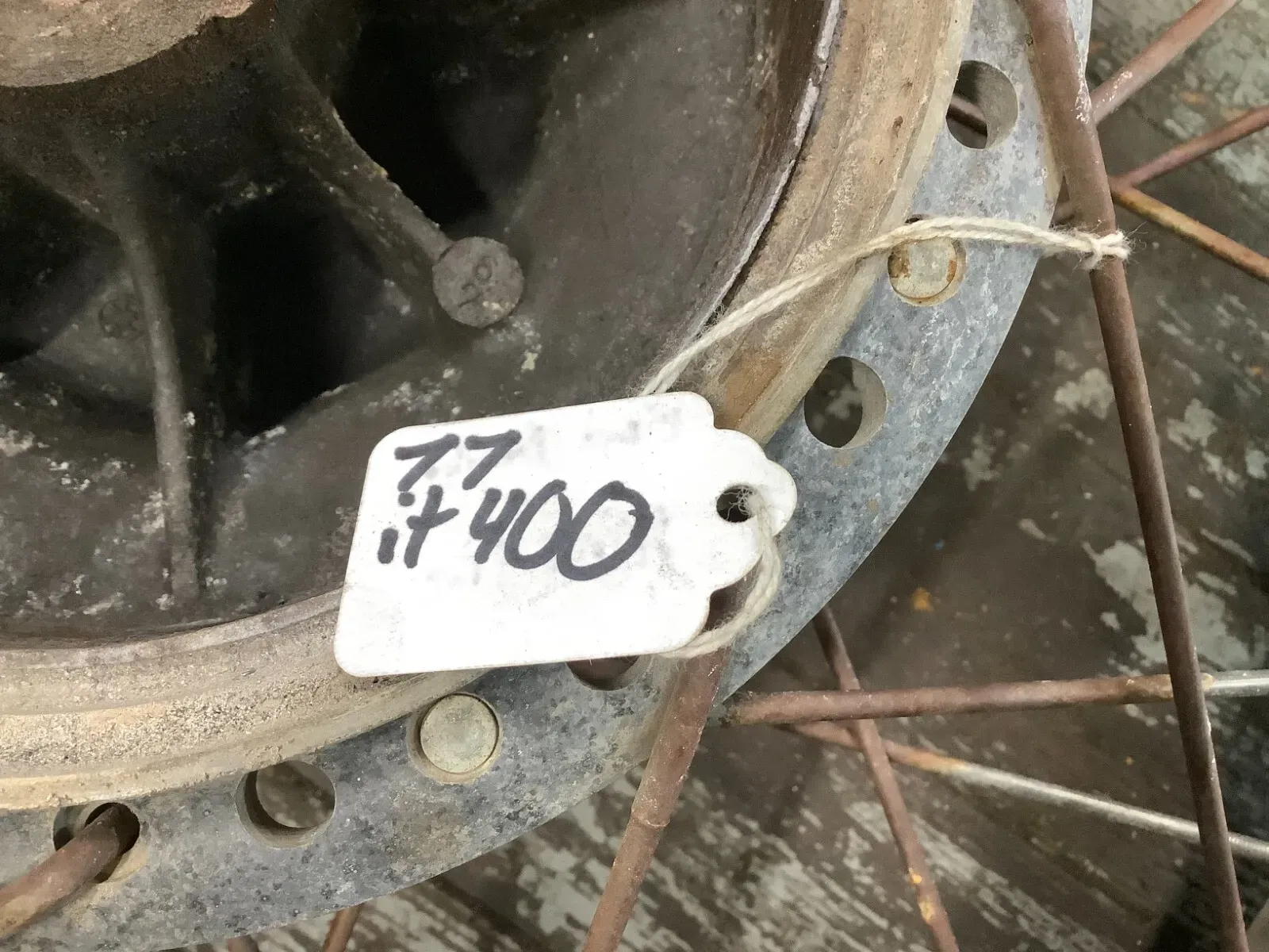 1977 77 YAMAHA IT400 IT 400 REAR WHEEL / TIRE / RIM HUB