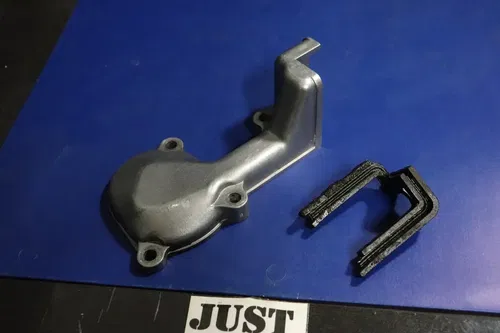 1997 Yamaha Yz250 Cylinder Side Power Valve Housing Cover