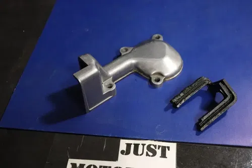 1997 Yamaha Yz250 Cylinder Side Power Valve Housing Cover