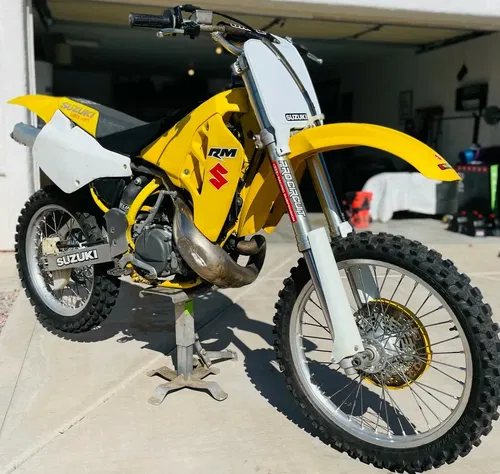 1992 Suzuki Rm250 Front Cylinder Power Valve Cover