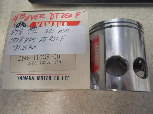 BIN52A- YAMAHA-2N6-11638-00-00 PISTON 1979 DT 250- 4TH OVER SIZE- NEW OLD STOCK