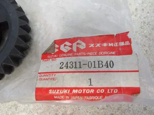 BIN31A-SUZUKI- 24311-01B40- 1ST GEAR 1986-91 RM 125  N.O.S.