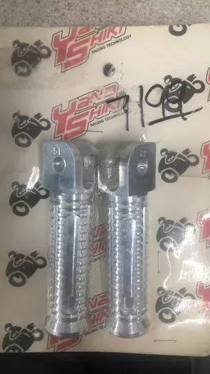 YANA SHIKI - A2868 - PAIR OF ALUMINUM SUZUKI FOOT PEGS, CHROME.