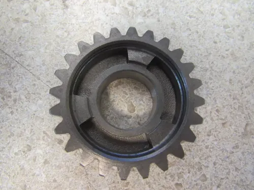 BIN31A-SUZUKI- 24341-27C10- 4TH GEAR 1986-91 RM 125  N.O.S.
