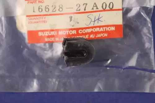 Pack of (2) NOS Genuine OEM SUZUKI GSX/GSXR OIL COOLER CUSHION #16628-27A00