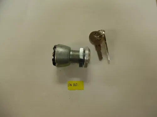 14-047 UNIVERSAL IGNITION SWITCH WITH 2 BRAND NEW KEYS, THREADED INSERT