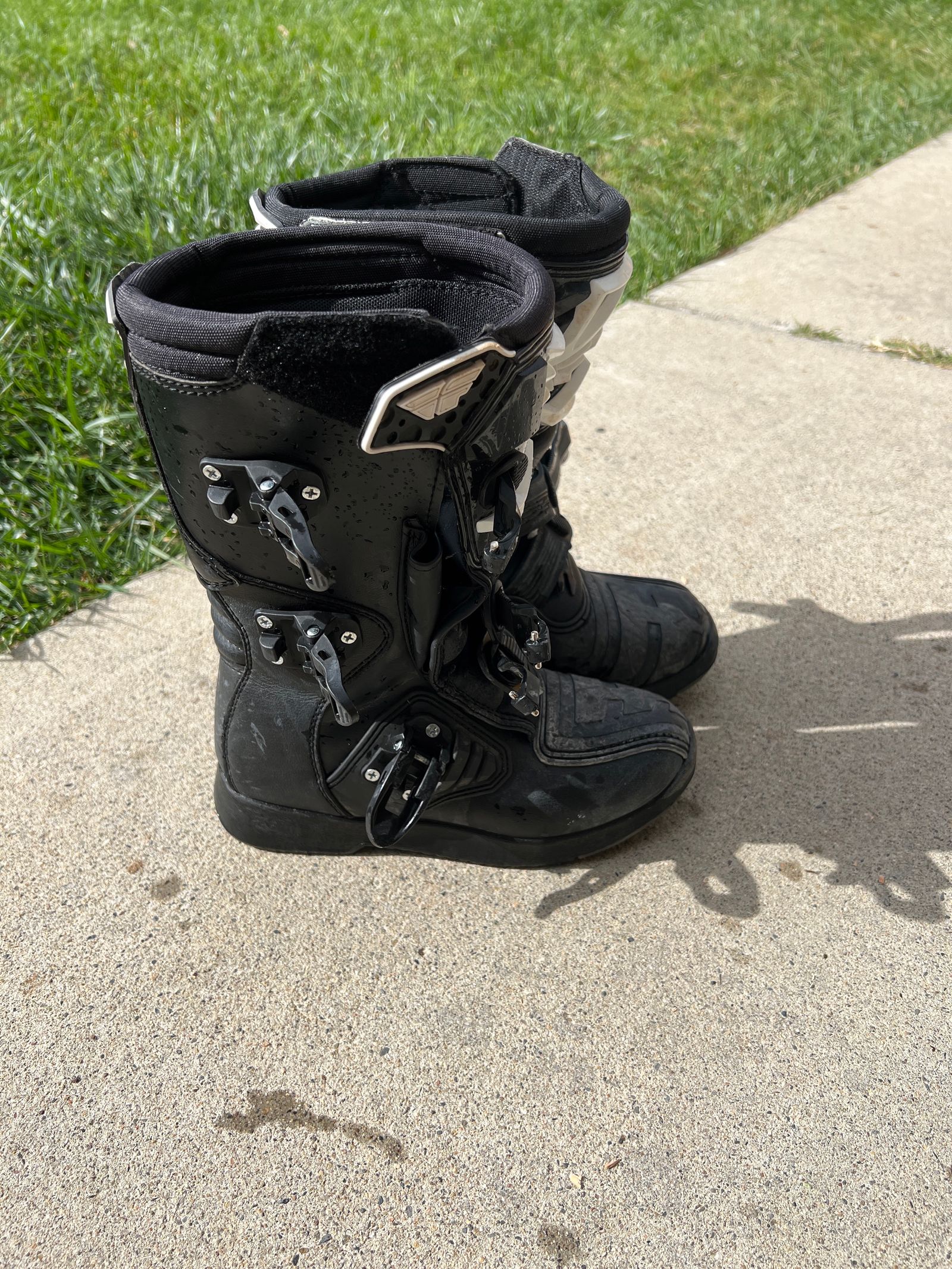 Fly youth boots shop