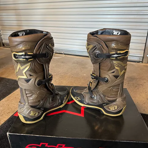 Tech 10- Limited Edition 
