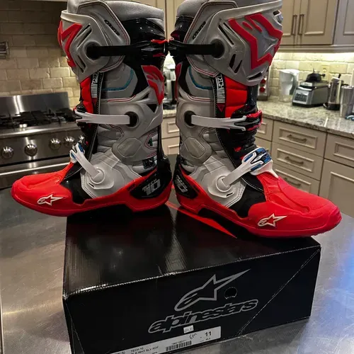 Alpinestars Tech 10 LE Vision, like NEW