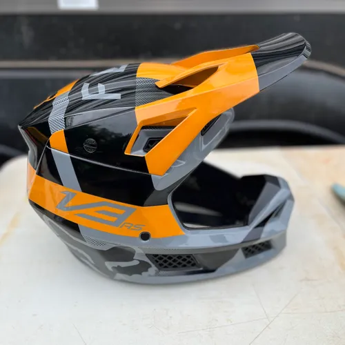 Fox Racing V3 RS Riet Helmet / Size Medium