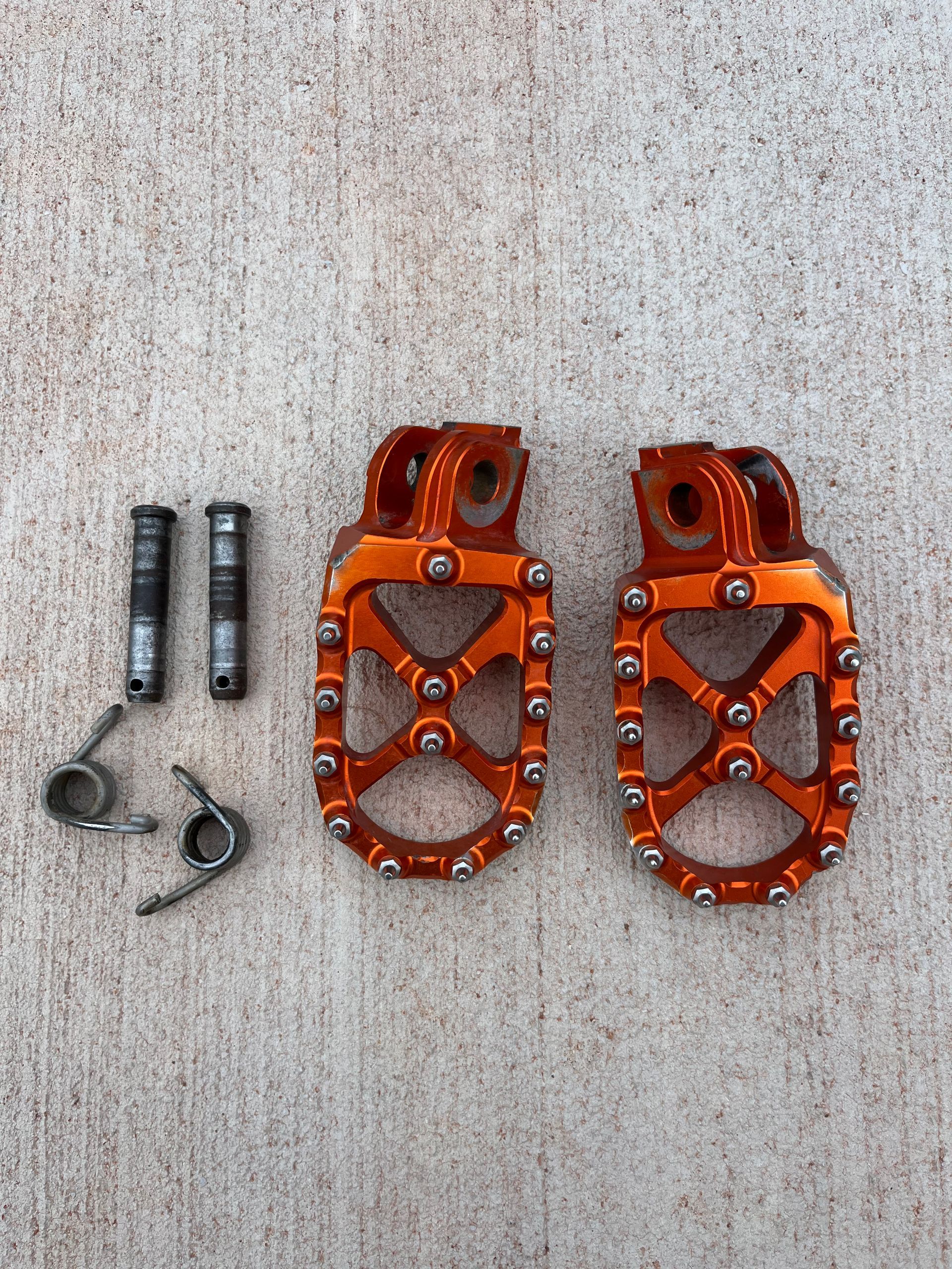 Flo Motorsports Foot Pegs KTM Orange FPEG-795 