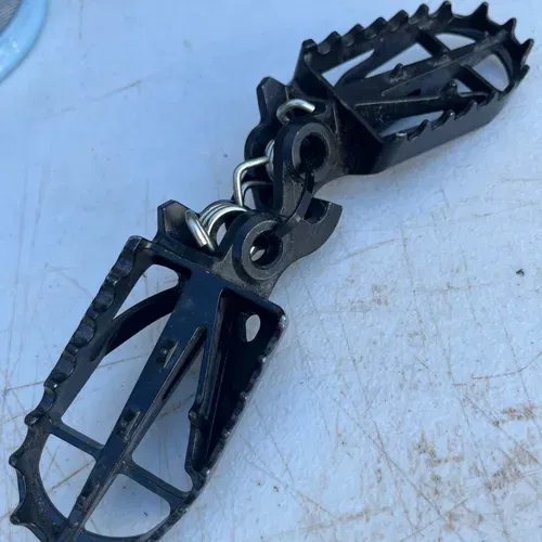 New Stock Kawasaki 2020 Kx250/450 Footpegs