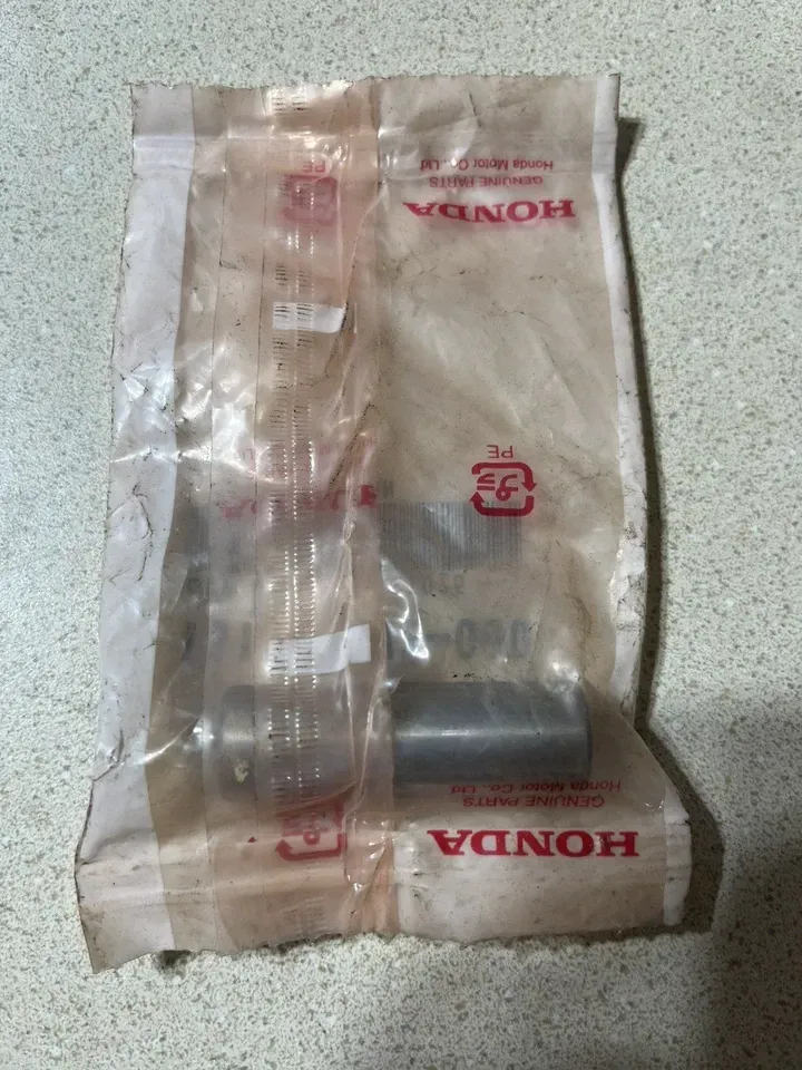 HONDA CR125 R PISTON PIN OEM NOS 13111-KV3-000